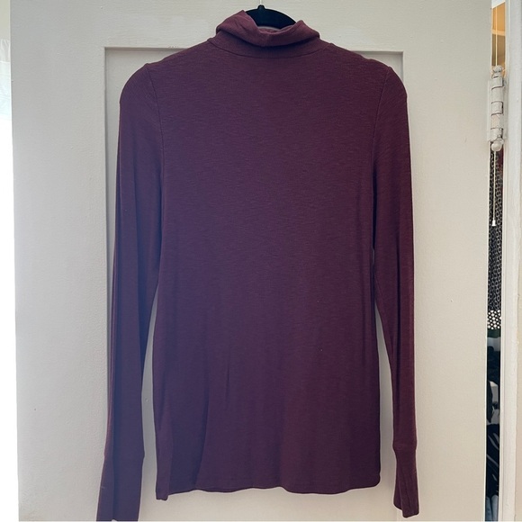 American Eagle Aerie Burgundy Long Sleeve Turtleneck Shirt - Picture 4 of 5